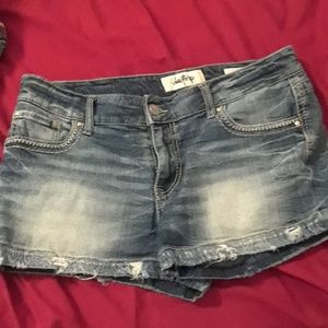 Daytrip Virgo jean shorts from The Buckle